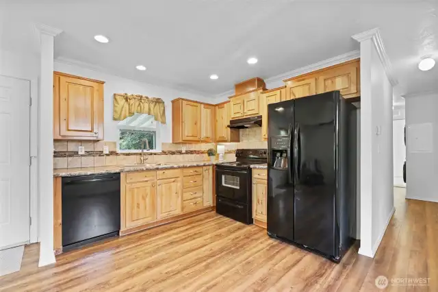 Beautiful cabinetry -  all appliances stay