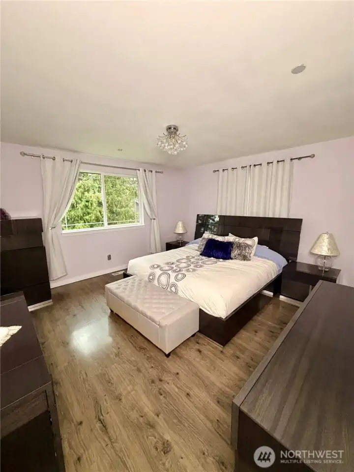 Primer room with walking closet