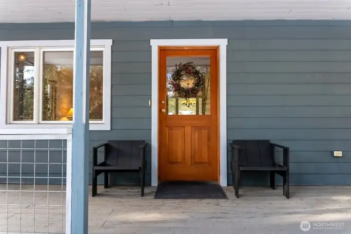 Classic craftsman style home offers 2,078 square feet with 3 bedroom and 2 Bath. Great Kitchen. Tons of storage.  Main level Living area is bright and full of natural light. Let you Methow Valley adventure begin and end here!  Located in Twin Lakes community near Withrop. Ski Trails nearby.