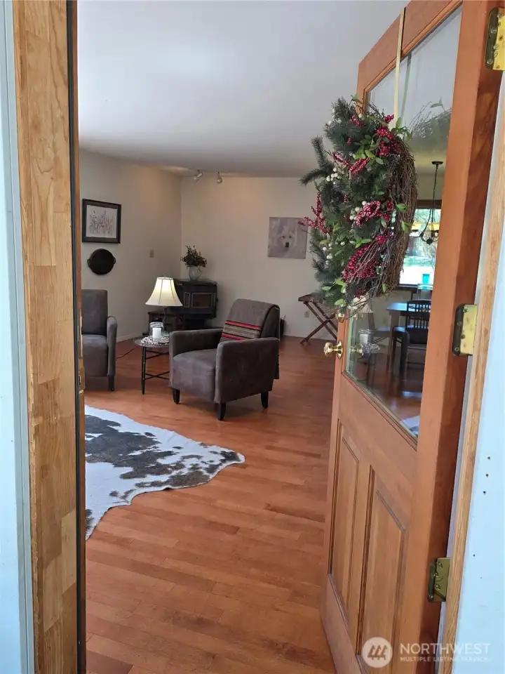 Open the door to Spring in Winthrop at this solid home.