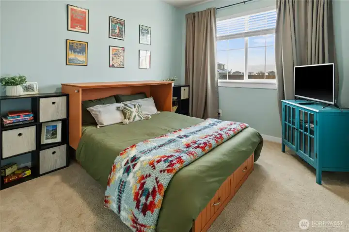 Main level office/flex room