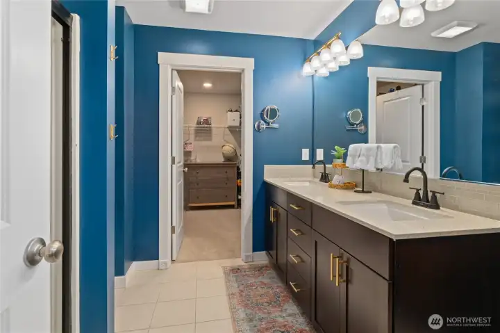 Primary En Suite + walk-in closet