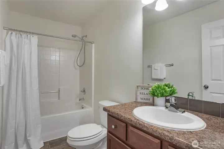 upstairs full bathroom