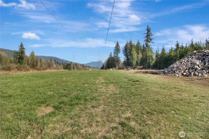 Gorgeous - riding distance to The Whitehorse Trails  Horseback riding, walking, biking for miles!