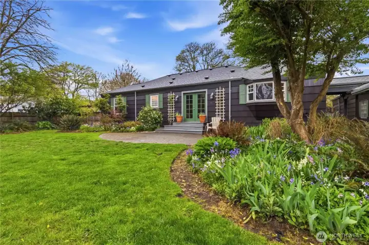 Rare, oversized lot in the Old West Side