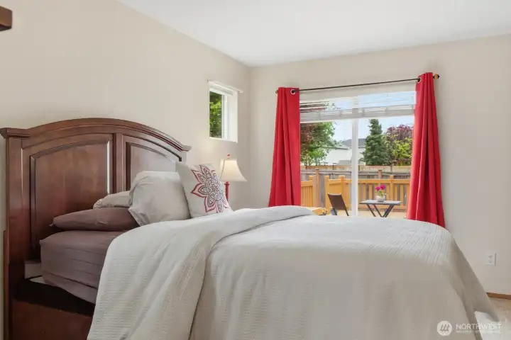 Sunny View to the Backyard
