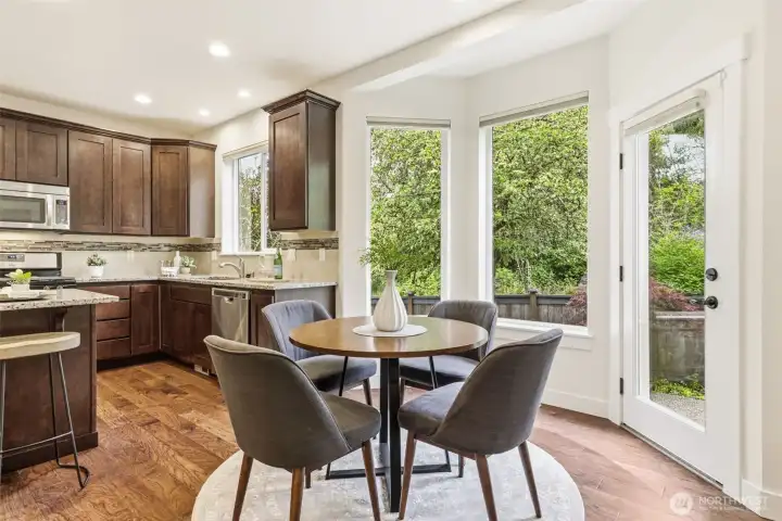 Kitchen Eating Space w/ Bay window