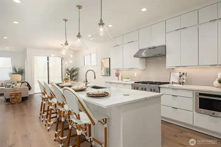 Kitchen with 3cm quartz countertops & full height 4x8 tiling