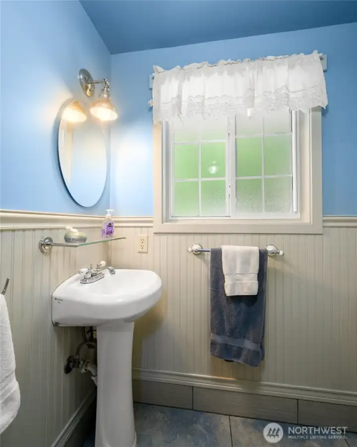 1/2 bath