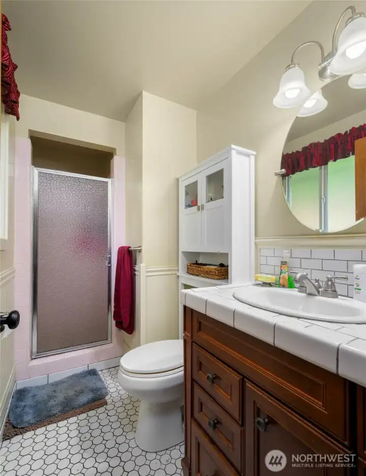 3/4 ensuite bath