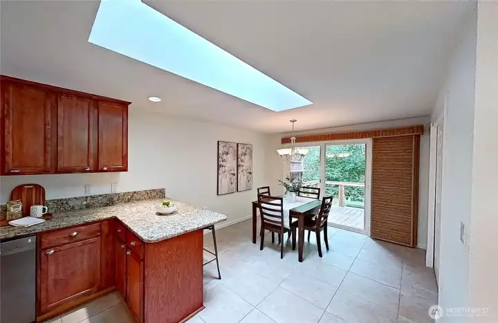 Kitchen & dining area