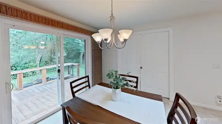 Dining area & deck access