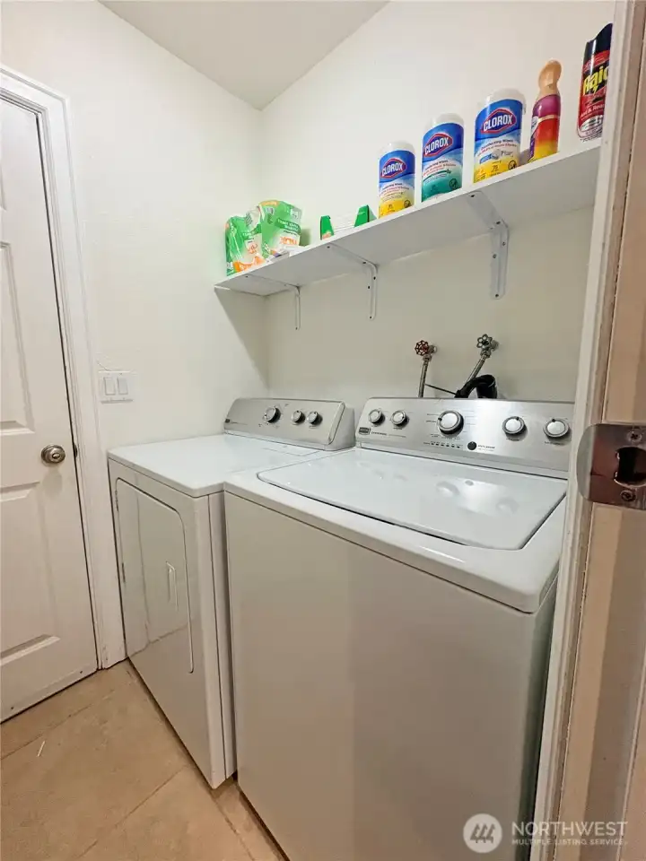 Laundry between kitchen and garage