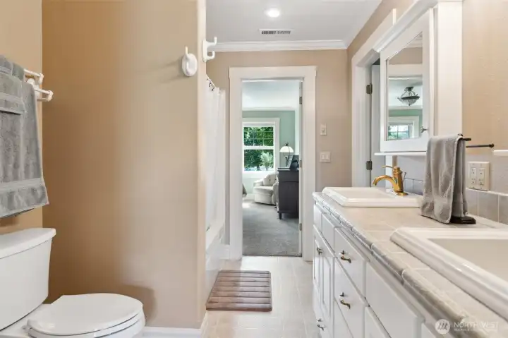 Jack n Jill bathroom between two upstairs bedrooms. Jack n Jill bathroom between two upstairs bedrooms.