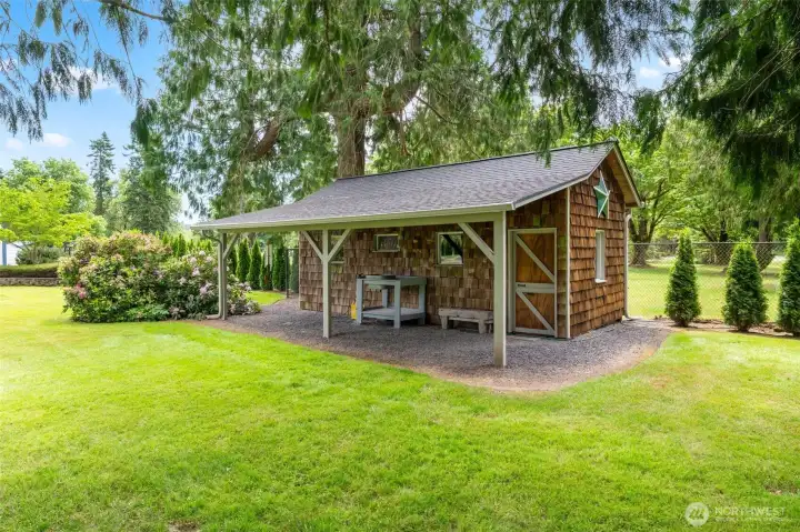 Use it as you like, currently used as a potting shed. It's only about 50 feet from the river. Use it as you like, currently used as a potting shed. It's only about 50 feet from the river.