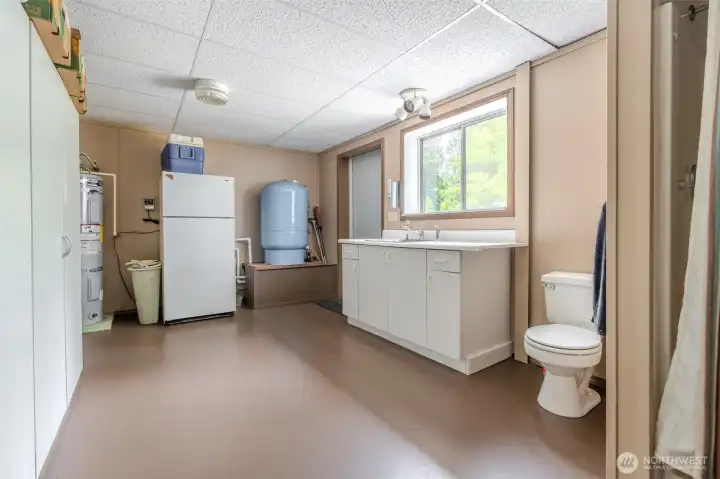 More space. 3/4 bath in the shop. well equipment in this space. Well is 60gpm at 37 feet deep. Full room above this room as well. More space. 3/4 bath in the shop. well equipment in this space. Well is 60gpm at 37 feet deep. Full room above this room as well.