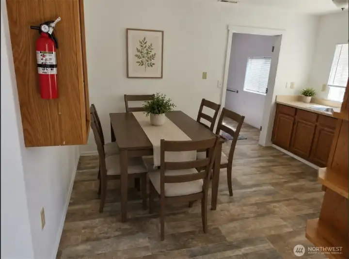 Apt kitchen