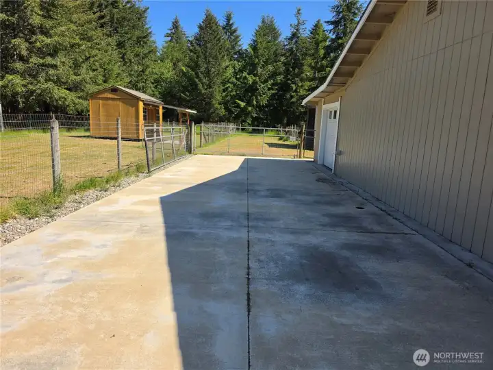 RV parking and  3rd garage door, maybe lawn care storage?
