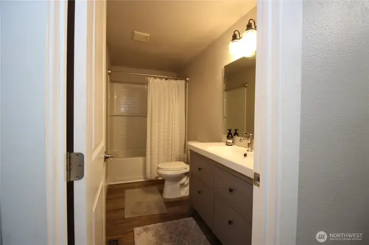 Full Bathroom Full Bathroom