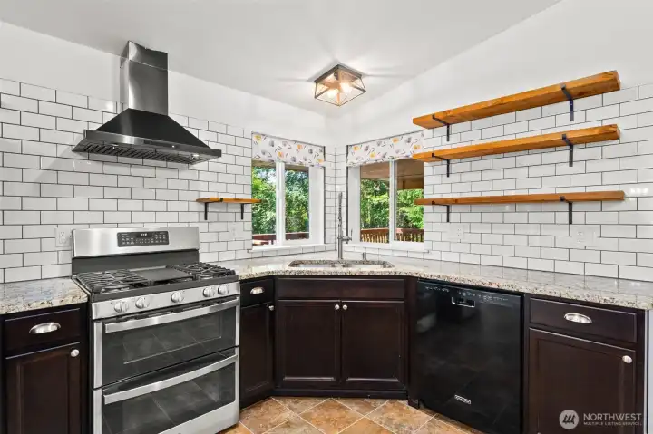Kitchen w/ gas stove