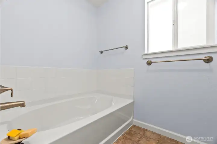 Primary on-suite tub