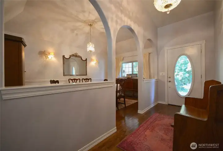 The front door with the oval glass lets in a lot of light. The entry hall and dining room floors are real hardwood. Special features like the archways and the coffered ceiling add elegance to the formal eating area. Other custom touches include wood wrapped windows throughout the home, crown moldings and wainscoting in the lvg rm and dng rm. You only find these features in custom homes...they are just too expensive to offer in new construction these days. The front door with the oval glass lets in a lot of light. The entry hall and dining room floors are real hardwood. Special features like the archways and the coffered ceiling add elegance to the formal eating area. Other custom touches include wood wrapped windows throughout the home, crown moldings and wainscoting in the lvg rm and dng rm. You only find these features in custom homes...they are just too expensive to offer in new construction these days.