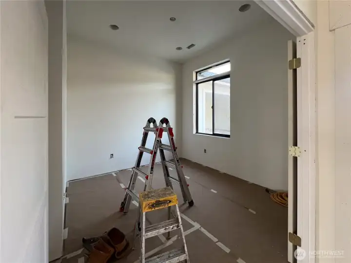 Office/Bedroom Office/Bedroom