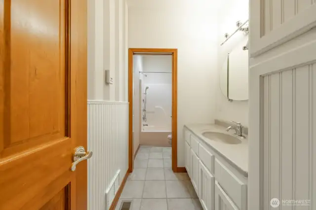 Full guest bathroom