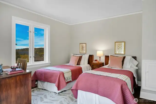 3rd upper floor bedroom, also with lake views.