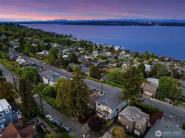Ideal location, walking distance to the lake and minutes from downtown!