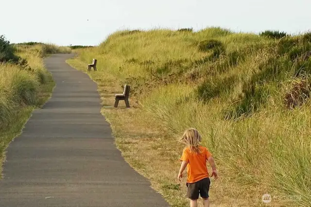 Discovery Trail runs from the Breakers to Ilwaco