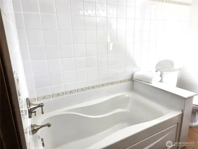 Soaking tub in guest bath