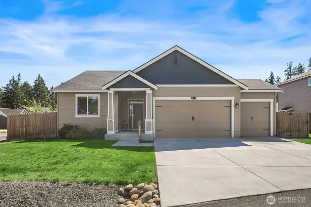 Enjoy the sunny weather on the east side of the mountains! This wonderful Cle Elum Pines rambler sits nicely on a large, corner lot. It has an attached 2 car garage PLUS a 3rd car/storage area. So close to schools, parks, restaurants, downtown shopping and so much more! Come see this beauty today!