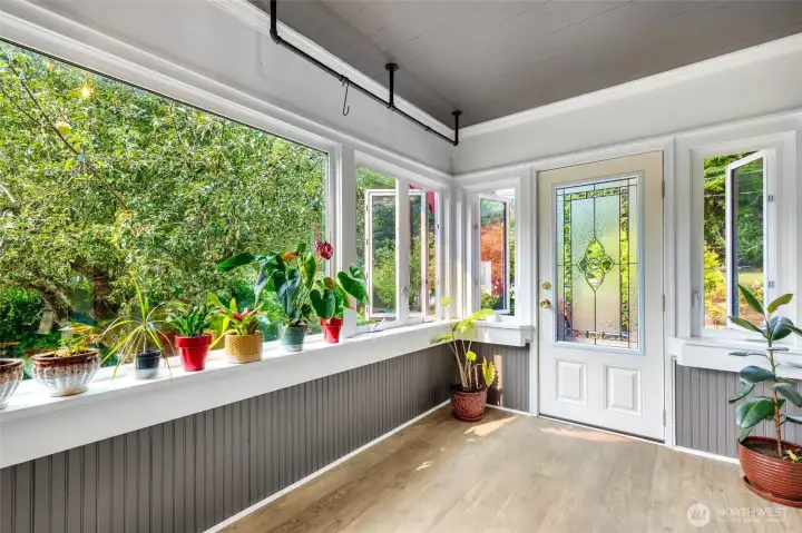 enclosed sun room, great for the plant enthusiast.