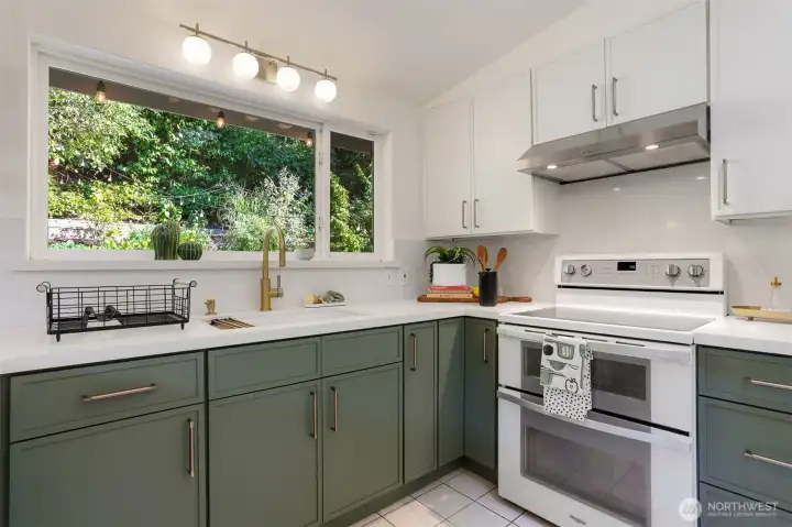 Gorgeous quartz counters.