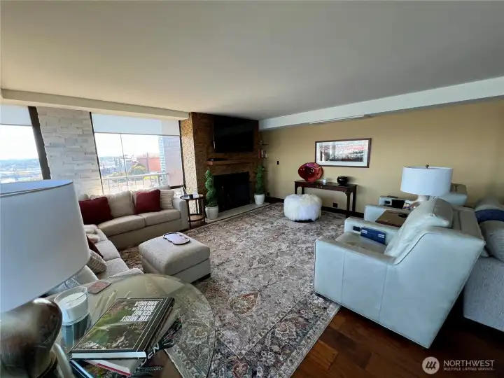 Spacious living room