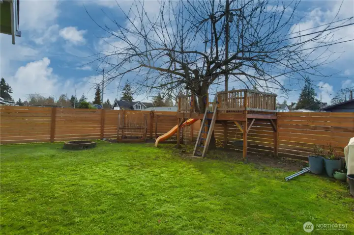 Lovely fenced  yard with a newer cedar fence!