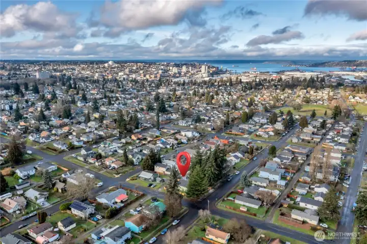 Great location a 7 minute commute to downtown Tacoma or the Port of Tacoma.