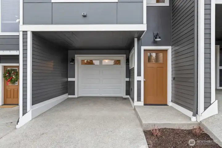 Photographs are for illustrative purposes only. Features, finishes, interior/exterior colors, landscaping and floorplan shown may vary from actual homes built.