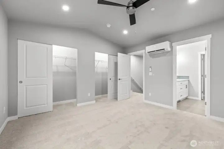 Photographs are for illustrative purposes only. Features, finishes, interior/exterior colors, landscaping and floorplan shown may vary from actual homes built.