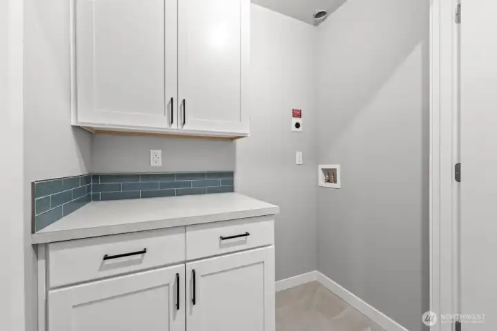 Photographs are for illustrative purposes only. Features, finishes, interior/exterior colors, landscaping and floorplan shown may vary from actual homes built.