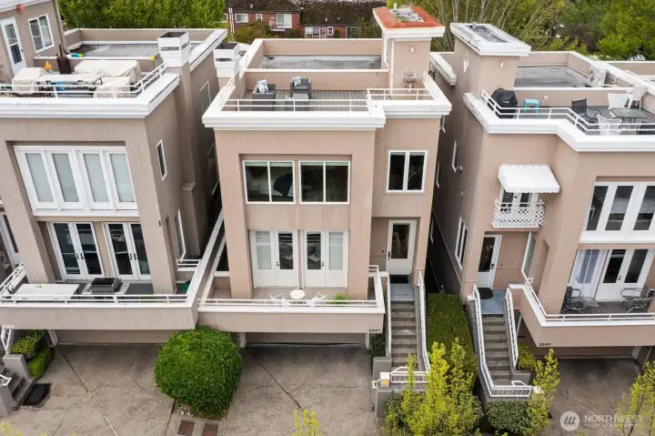 Sophisticated living in this refined , 3 bedroom, 3.5 bath Madison Park townhome!