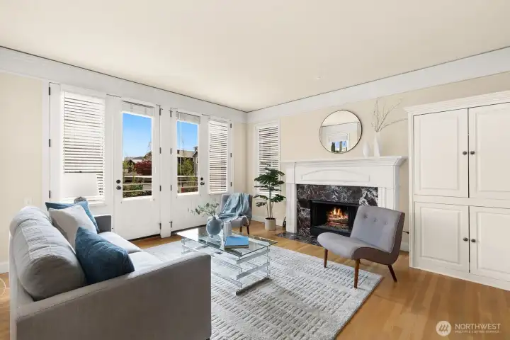 The rooftop deck invites you to dine alfresco with a backdrop of sweeping views, savor a peaceful morning read, or gaze at the stars as the city lights twinkle below.