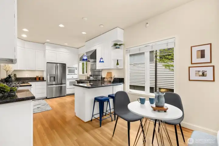 Adjoining the kitchen, a cozy breakfast nook with large corner windows invites the morning light – creating a warm, intimate spot for your daily coffee or weekend brunch.