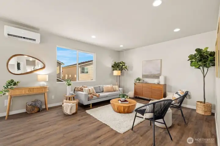 Photographs are for illustrative purposes only. Features, finishes, interior/exterior colors, landscaping and floorplan shown may vary from actual homes built