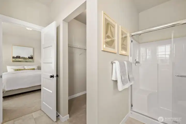 Photographs are for illustrative purposes only. Features, finishes, interior/exterior colors, landscaping and floorplan shown may vary from actual homes built