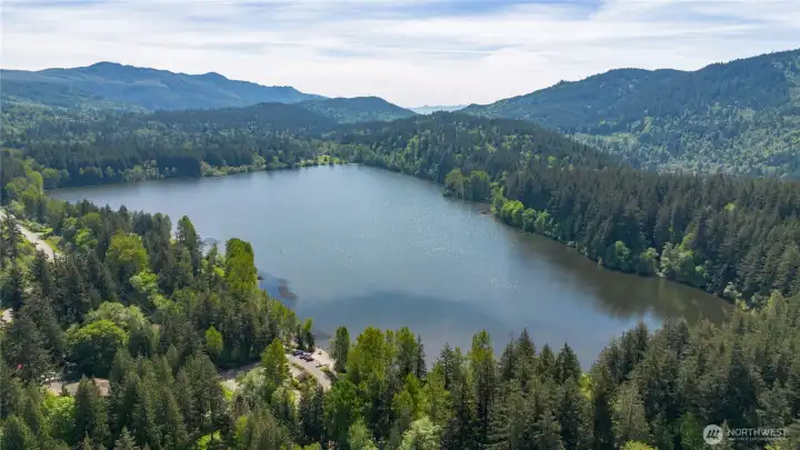 2 miles to Lake Padden!