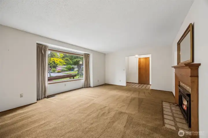 Huge recessed picture window in the living room brings lots of natural light to the space.