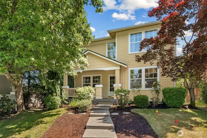 Popular Palisade Village section of DuPont. Enjoy three parks/playgrounds within walking distance!