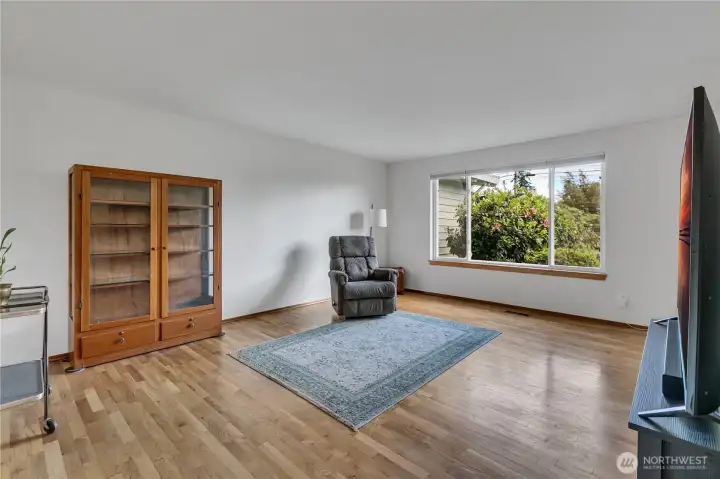 Hardwood floors in the living room and throughout the home Hardwood floors in the living room and throughout the home
